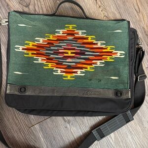 Vintage Lesportsac Chimayo Southwest Aztec Turnlock Leather Trim Messenger Bag